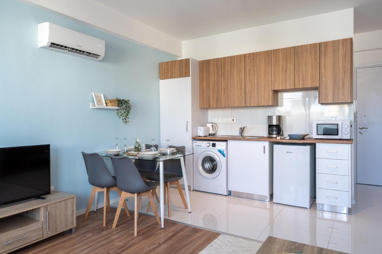 Livia Studio Apartment In Ларнака Екстер'єр фото