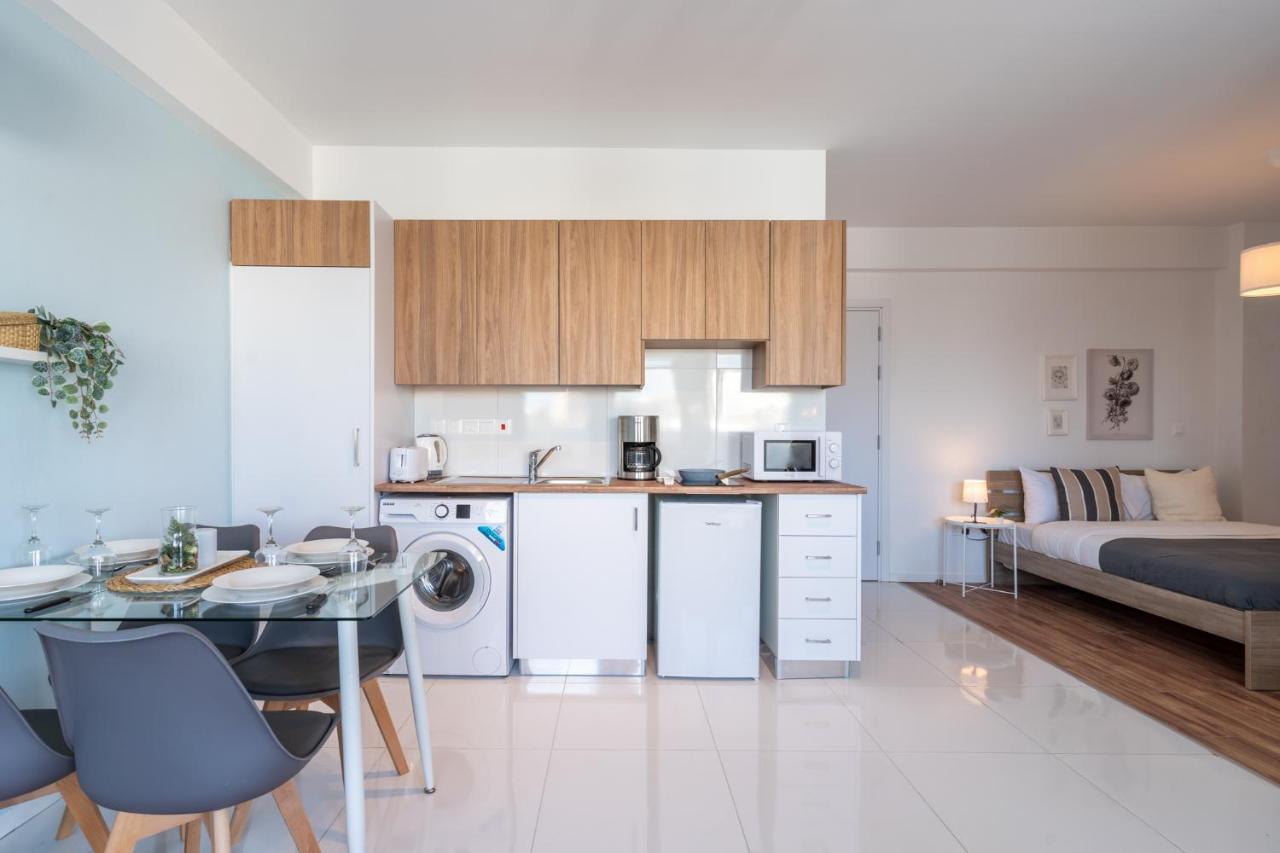 Livia Studio Apartment In Ларнака Екстер'єр фото