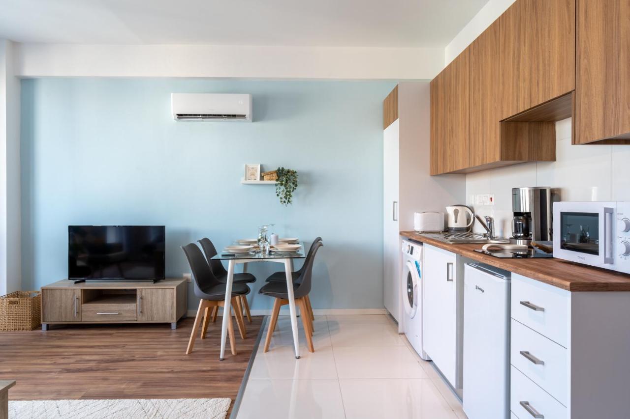Livia Studio Apartment In Ларнака Екстер'єр фото