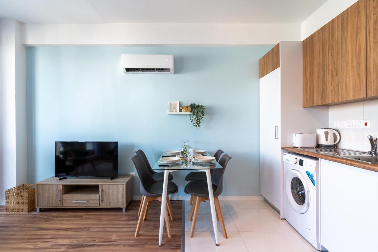 Livia Studio Apartment In Ларнака Екстер'єр фото