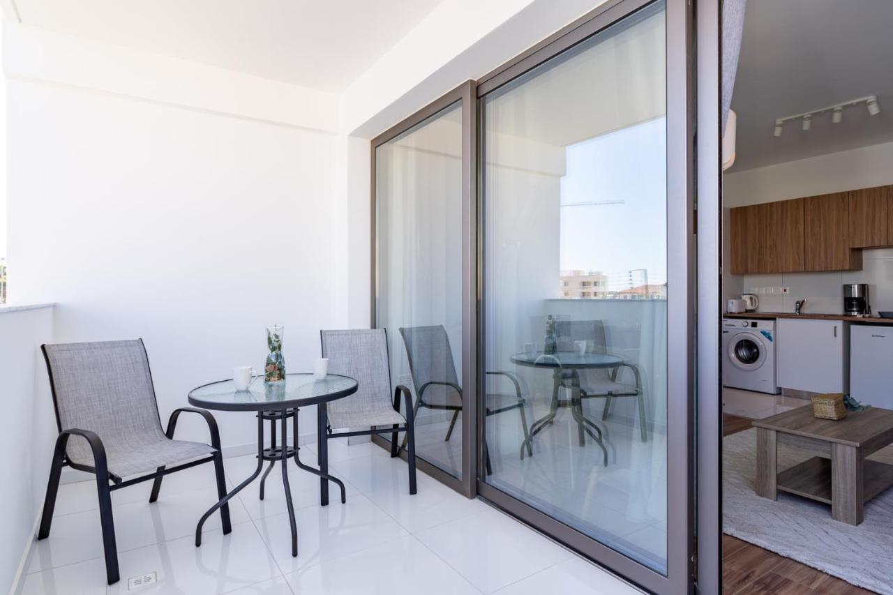 Livia Studio Apartment In Ларнака Екстер'єр фото