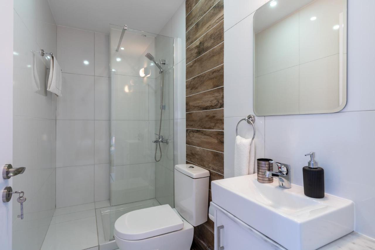 Livia Studio Apartment In Ларнака Екстер'єр фото