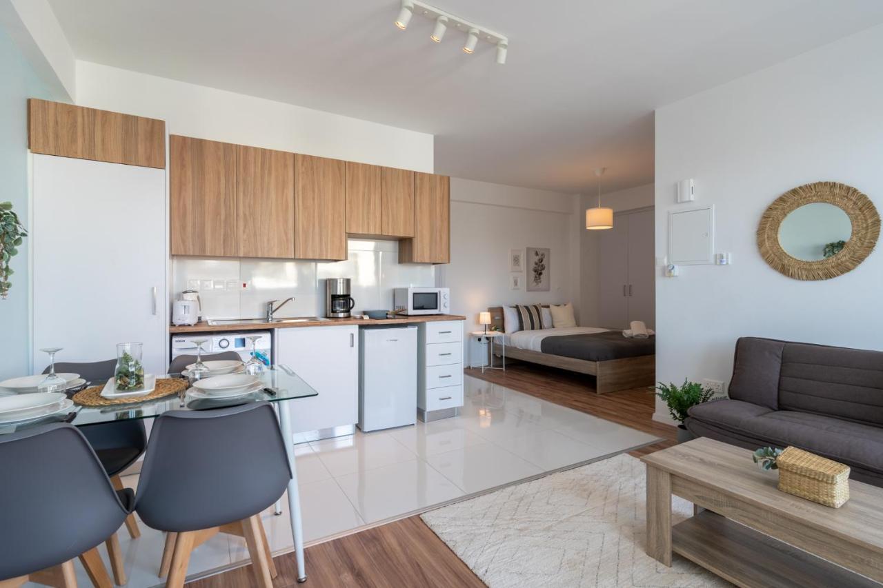 Livia Studio Apartment In Ларнака Екстер'єр фото